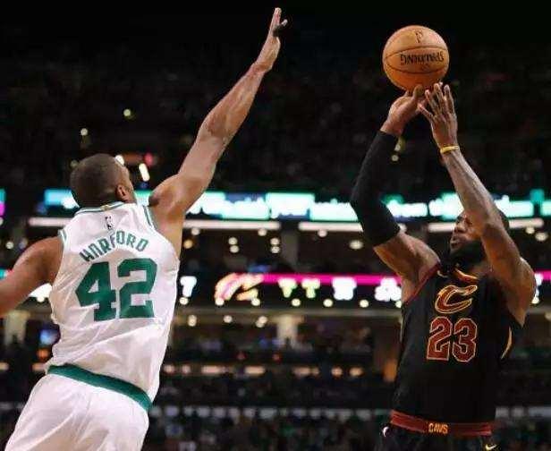 kaiyun- 步行者少帅卡莱尔打造跑轰体系，哈利伯顿成战术核心  