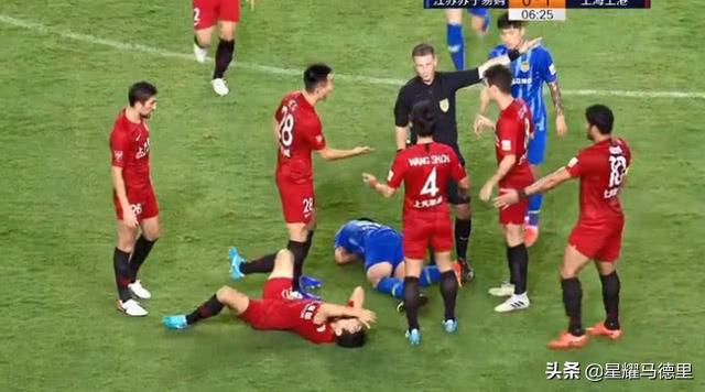 开云- 波鸿中场核心染红离场，球队痛失好局  